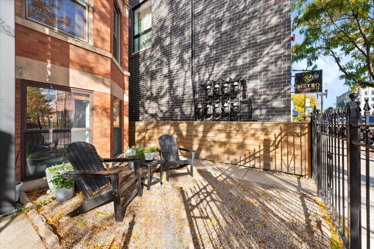2030 W IRVING PARK Road 1