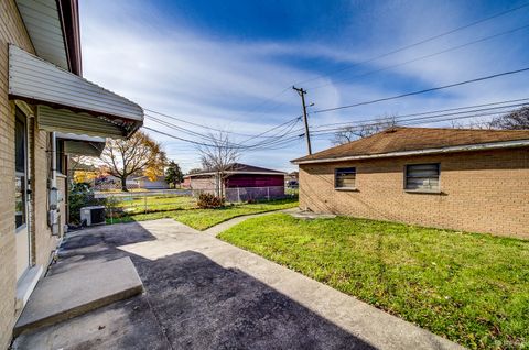 Tiny photo for 15056 Wabash Avenue, South Holland, IL 60473 (MLS # 12517884)