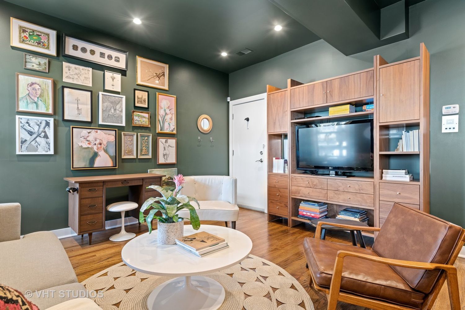 1454 W Roscoe Street 2W