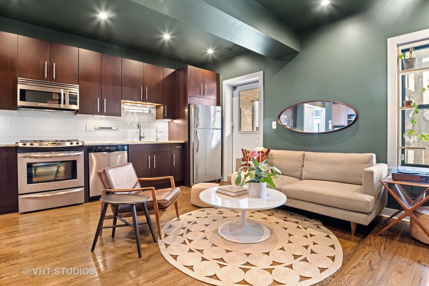 1454 W Roscoe Street 2W