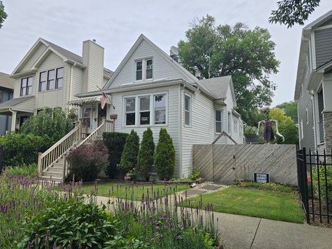 Photo of 4043 N ALBANY Avenue, Chicago, IL 60618 (MLS # 12738781)