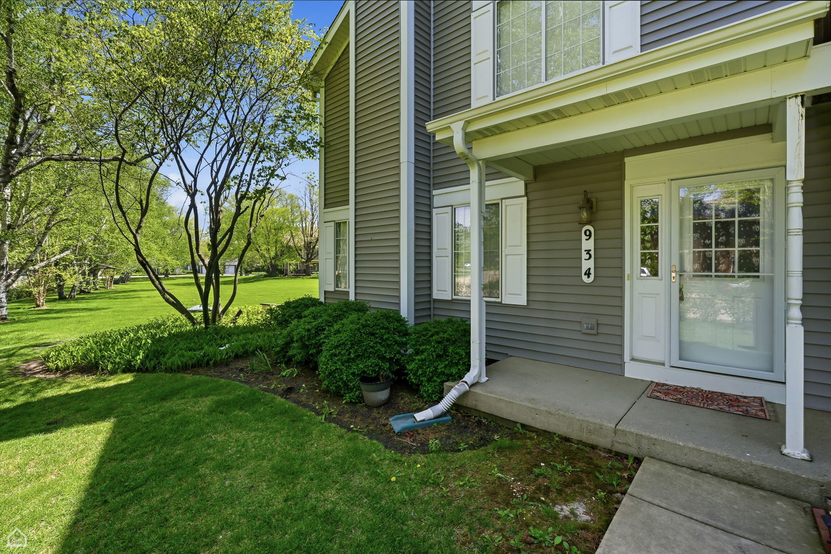 934 Surrey Lane 2
