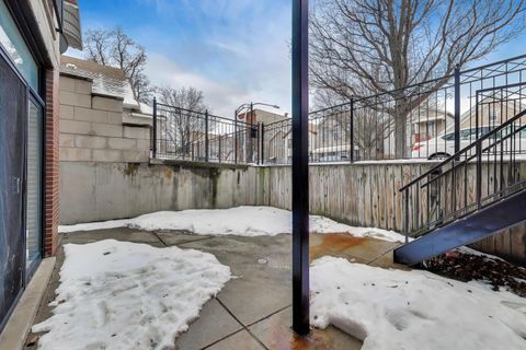 Tiny photo for 2615 S Lowe Avenue #1S, Chicago, IL 60616 (MLS # 12551746)
