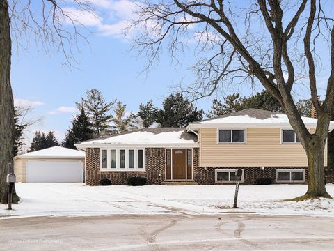 Tiny photo for 539 W Eggerding Drive, Addison, IL 60101 (MLS # 12574859)