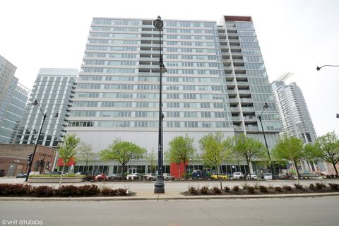 647 W randolph Street Chicago IL 60661