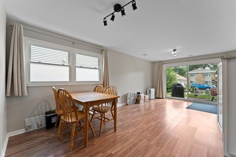 Tiny photo for 381 N 4th Avenue #B, Des Plaines, IL 60016 (MLS # 12559493)