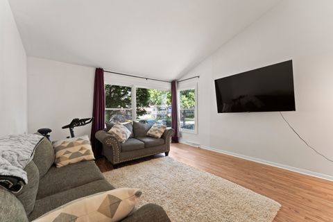 Tiny photo for 381 N 4th Avenue #B, Des Plaines, IL 60016 (MLS # 12559493)