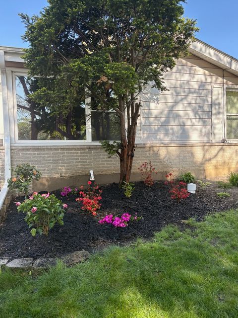 Tiny photo for 381 N 4th Avenue #B, Des Plaines, IL 60016 (MLS # 12559493)