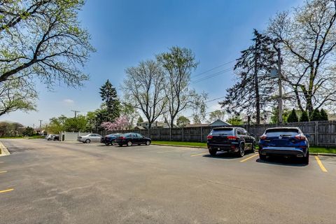 Tiny photo for 2410 N Kennicott Drive #2D, Arlington Heights, IL 60004 (MLS # 12477496)