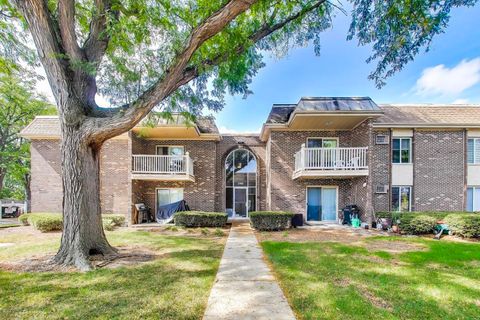 Photo of 2410 N Kennicott Drive #2D, Arlington Heights, IL 60004 (MLS # 12477496) Photo of 2410 N Kennicott Drive #2D, Arlington Heights, IL 60004 (MLS # 12477496)