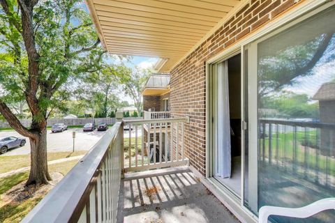 Tiny photo for 2410 N Kennicott Drive #2D, Arlington Heights, IL 60004 (MLS # 12477496)