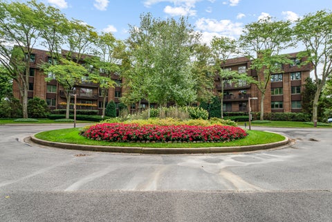 Photo of 1175 Lake Cook Road #406, Northbrook, IL 60062 (MLS # 12765276)