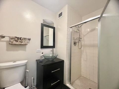 Tiny photo for 6301 N Sheridan Road #21E, Chicago, IL 60660 (MLS # 12537580)