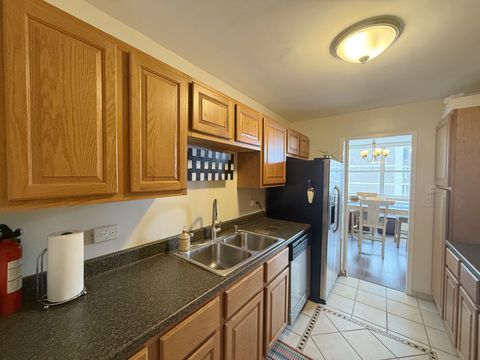 Tiny photo for 6301 N Sheridan Road #21E, Chicago, IL 60660 (MLS # 12537580)
