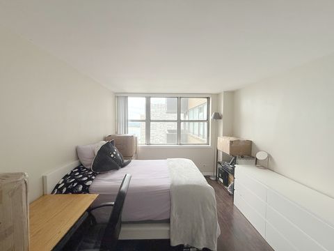 Tiny photo for 6301 N Sheridan Road #21E, Chicago, IL 60660 (MLS # 12537580)