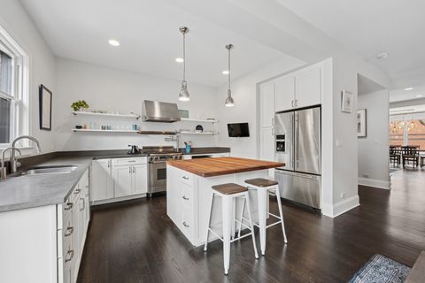 Tiny photo for 1463 W SUNNYSIDE Avenue, Chicago, IL 60640 (MLS # 12609597)