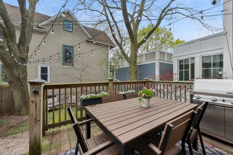 Tiny photo for 1463 W SUNNYSIDE Avenue, Chicago, IL 60640 (MLS # 12609597)
