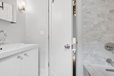 Tiny photo for 1463 W SUNNYSIDE Avenue, Chicago, IL 60640 (MLS # 12609597)