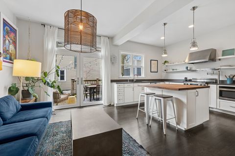 Tiny photo for 1463 W SUNNYSIDE Avenue, Chicago, IL 60640 (MLS # 12609597)