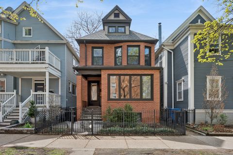 Photo of 1463 W SUNNYSIDE Avenue, Chicago, IL 60640 (MLS # 12609597)