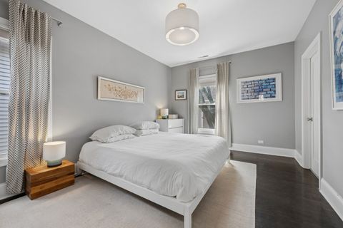 Tiny photo for 1463 W SUNNYSIDE Avenue, Chicago, IL 60640 (MLS # 12609597)