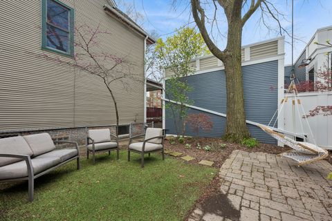 Tiny photo for 1463 W SUNNYSIDE Avenue, Chicago, IL 60640 (MLS # 12609597)