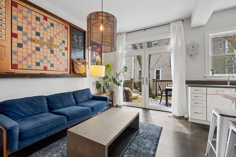 Tiny photo for 1463 W SUNNYSIDE Avenue, Chicago, IL 60640 (MLS # 12609597)