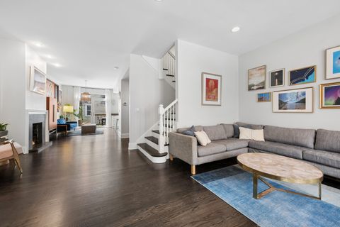 Tiny photo for 1463 W SUNNYSIDE Avenue, Chicago, IL 60640 (MLS # 12609597)