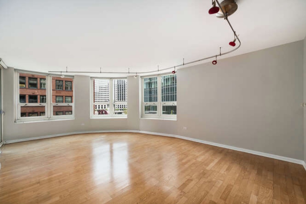 345 N LaSalle Street 307