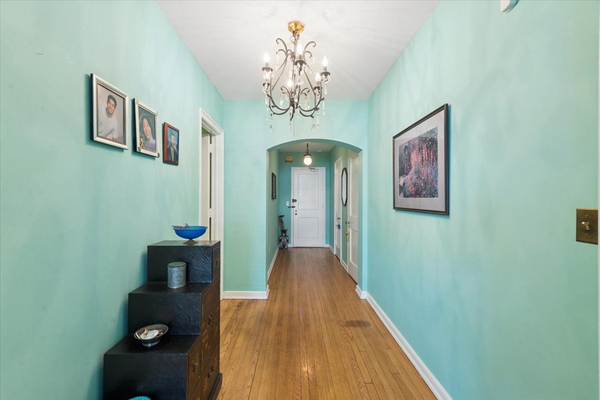 5555 N Sheridan Road 515
