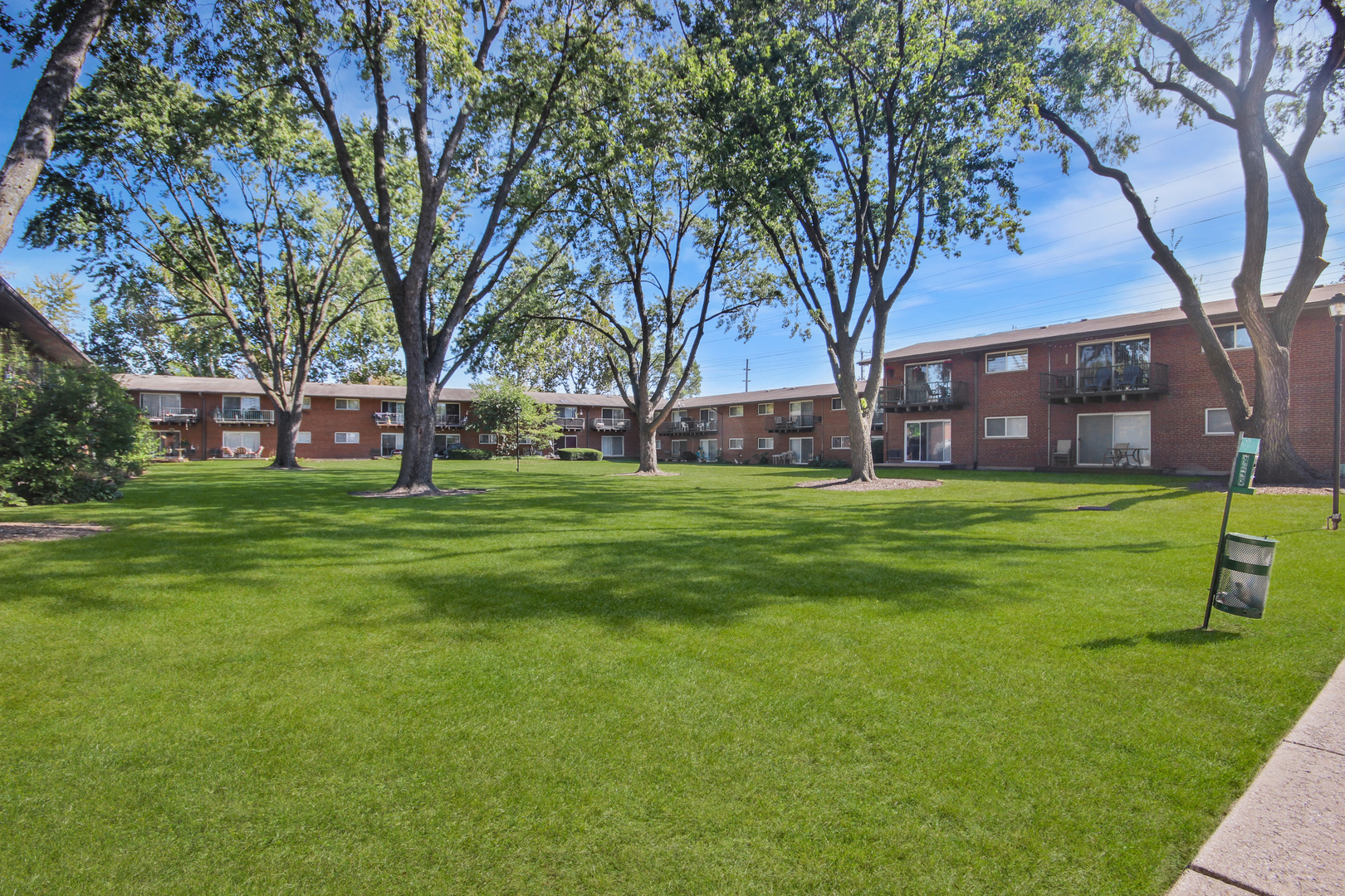 1900 Knightsbridge Drive W 2B