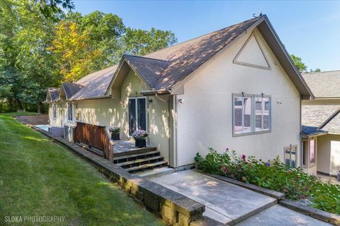 Tiny photo for 925 N River Road, Algonquin, IL 60102 (MLS # 12508275)