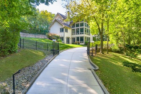 Tiny photo for 925 N River Road, Algonquin, IL 60102 (MLS # 12508275)