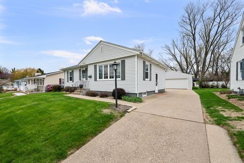 Tiny photo for 3017 37th Avenue, Rock Island, IL 61201 (MLS # 12614171)