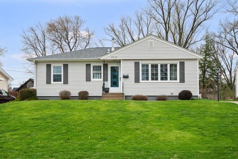 Photo of 3017 37th Avenue, Rock Island, IL 61201 (MLS # 12614171)