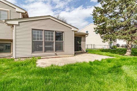 Tiny photo for 809 Thornton Lane, Buffalo Grove, IL 60089 (MLS # 12626392)