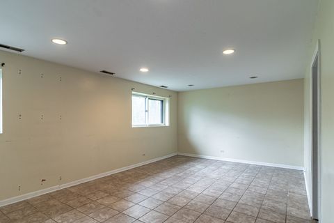 Tiny photo for 809 Thornton Lane, Buffalo Grove, IL 60089 (MLS # 12626392)