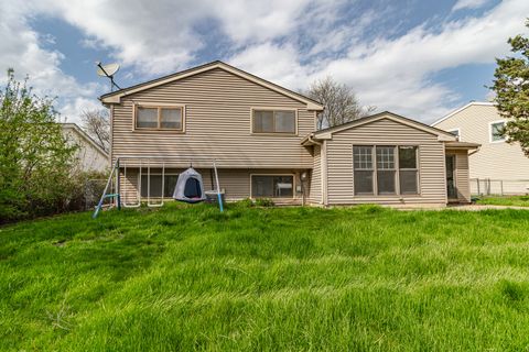 Tiny photo for 809 Thornton Lane, Buffalo Grove, IL 60089 (MLS # 12626392)