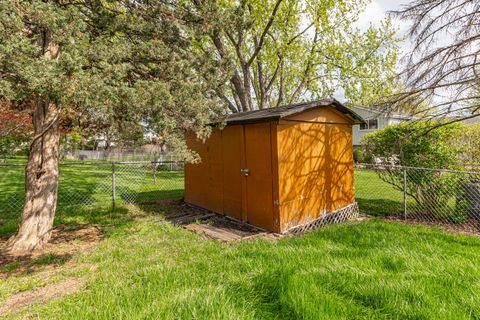 Tiny photo for 809 Thornton Lane, Buffalo Grove, IL 60089 (MLS # 12626392)