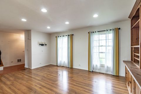 Tiny photo for 809 Thornton Lane, Buffalo Grove, IL 60089 (MLS # 12626392)