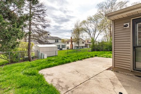 Tiny photo for 809 Thornton Lane, Buffalo Grove, IL 60089 (MLS # 12626392)
