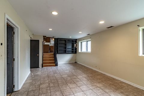 Tiny photo for 809 Thornton Lane, Buffalo Grove, IL 60089 (MLS # 12626392)