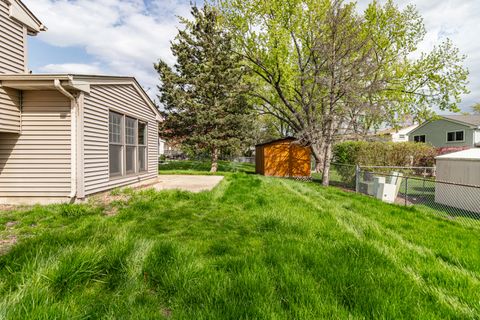 Tiny photo for 809 Thornton Lane, Buffalo Grove, IL 60089 (MLS # 12626392)