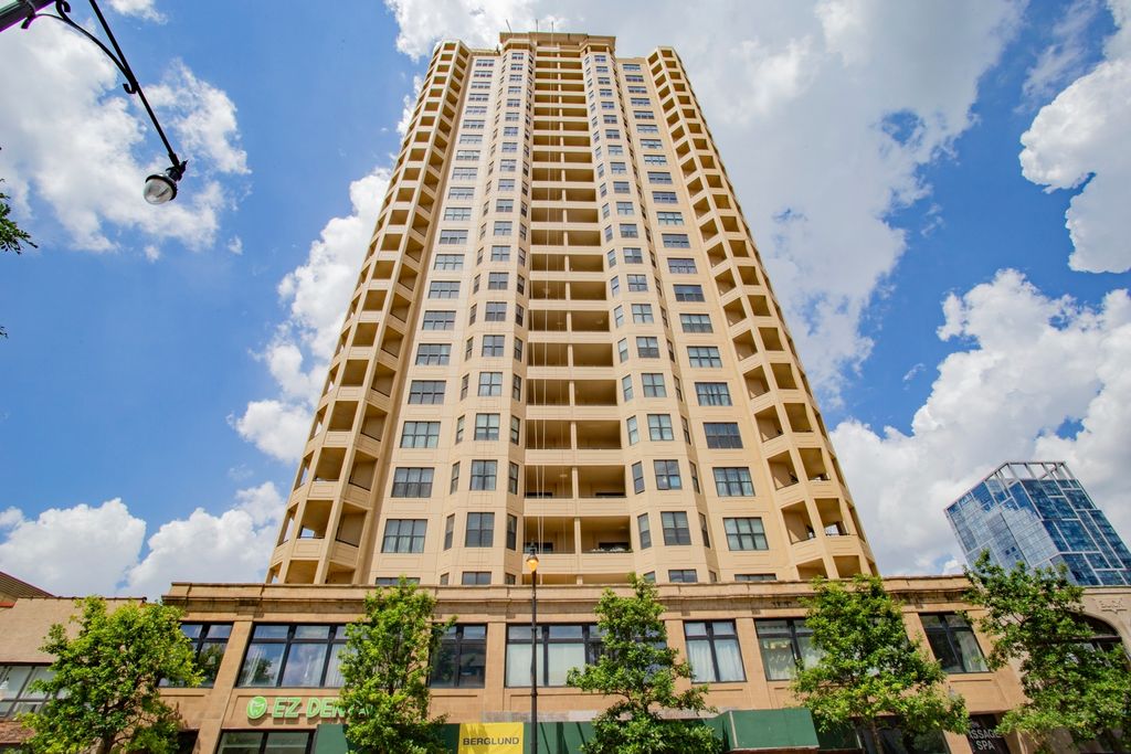 Photo for 1464 S Michigan Avenue #704, Chicago, IL 60605 (MLS # 12463347)