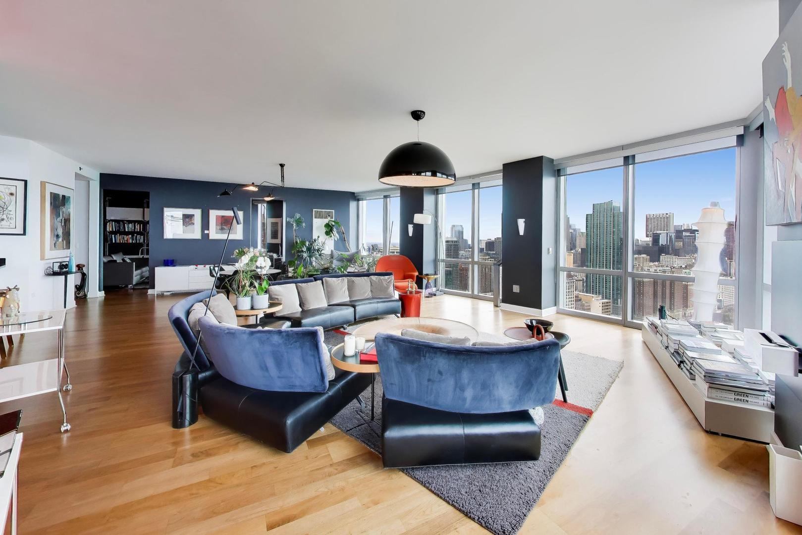 1211 S Prairie Avenue 3901