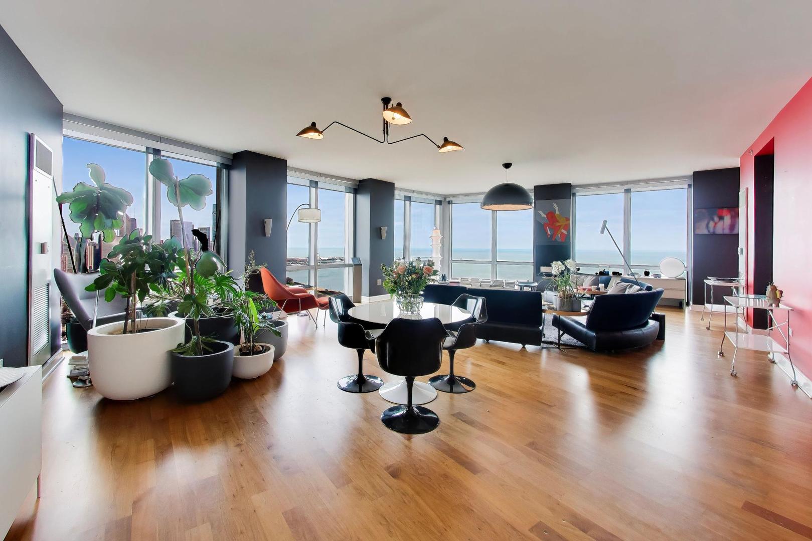 1211 S Prairie Avenue 3901