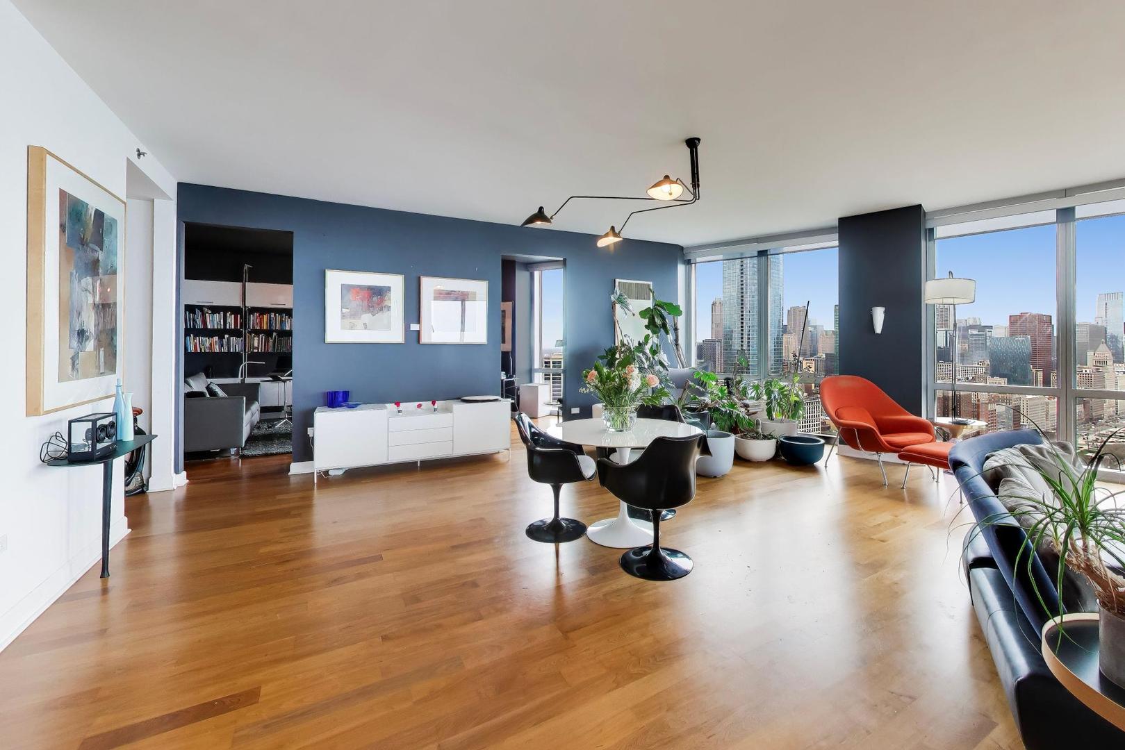 1211 S Prairie Avenue 3901