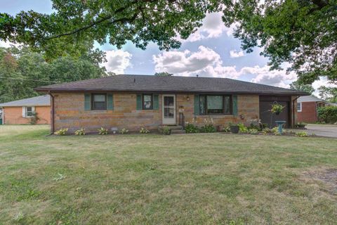 Photo of 701 SOUTHLAND Circle, Tuscola, IL 61953 (MLS # 12460358)