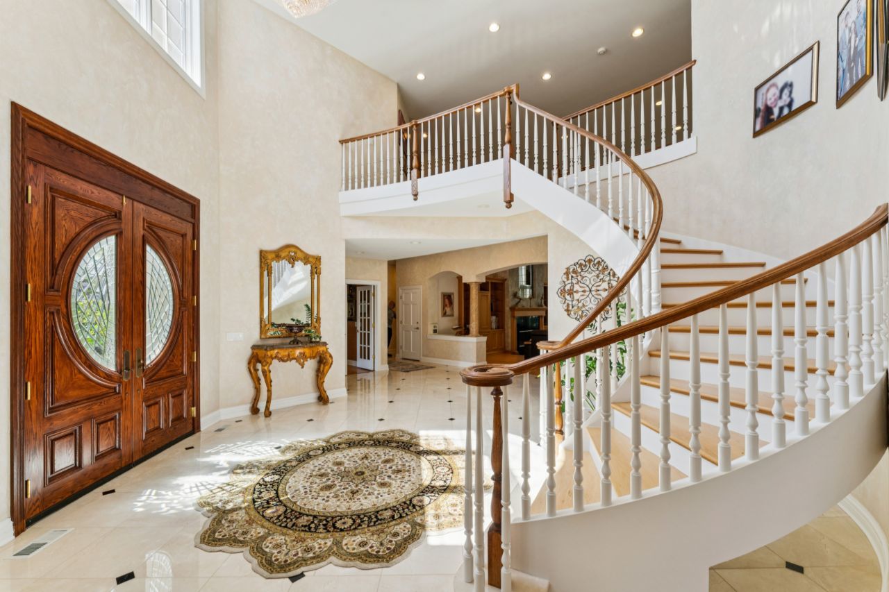 1745 Sundrop Circle