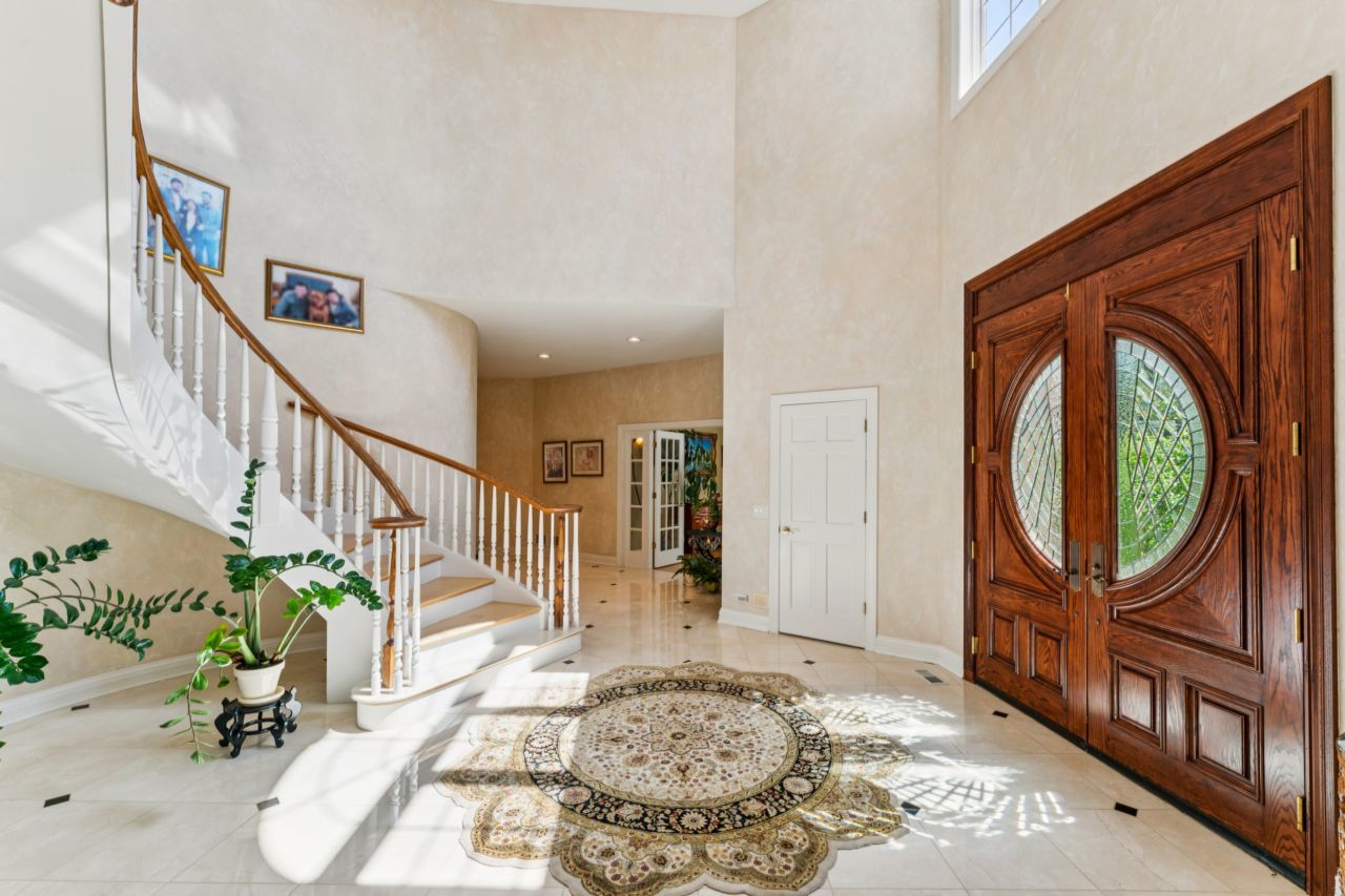 1745 Sundrop Circle